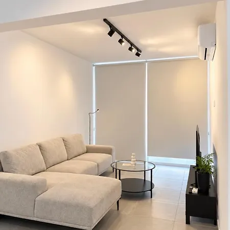 The Minimal Nest Διαμέρισμα *