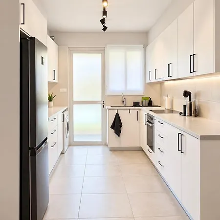 The Minimal Nest *